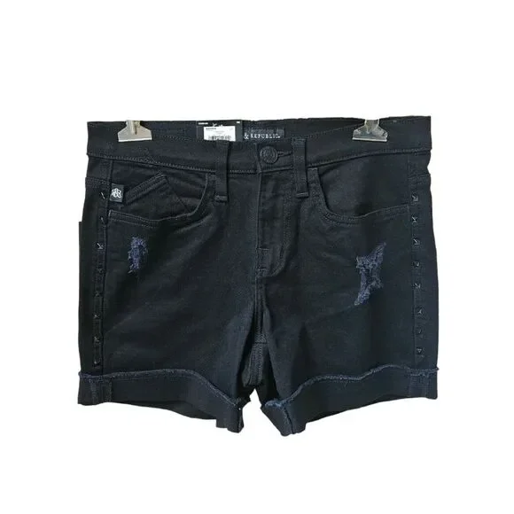 NWT ROCKβ& REPUBLIC Women's distressed rivet mid- rise black sexy shorts Size 4 - Picture 3 of 16